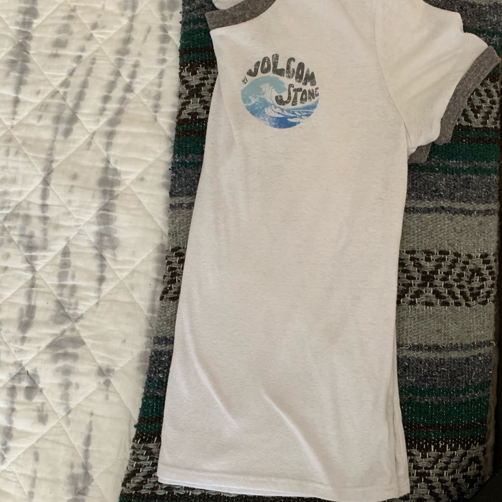 Volcom t-shirt! - Picture 3 of 3